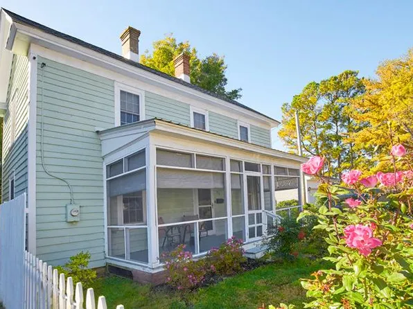 22 King St, Onancock, VA 23417