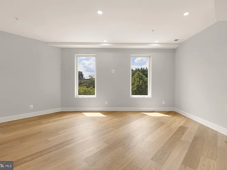 3215 Mount Pleasant St NW #202 — Photo 4