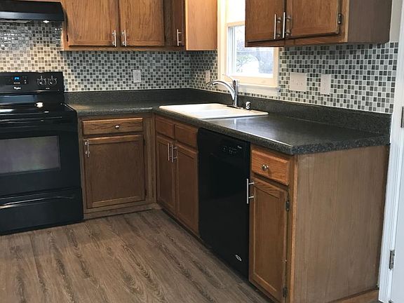 Kitchen with Glass cooktop & Self Cleaning Oven