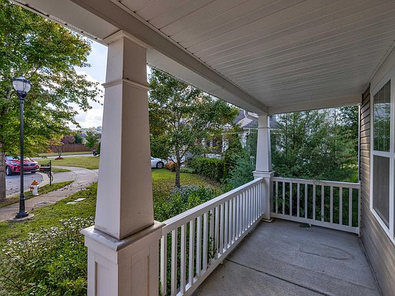 5th image of 776 Wolfeboro Ln
