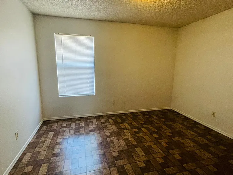 2829 E Capri Cir #2 — Photo 7