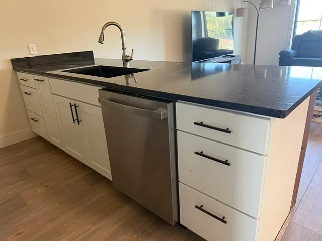 2 bed, 1100 sqft, $1,500 — Photo 3