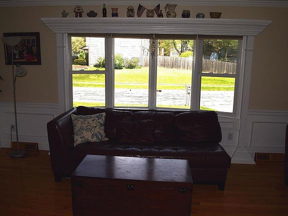 4th image of 715 Hager Ct