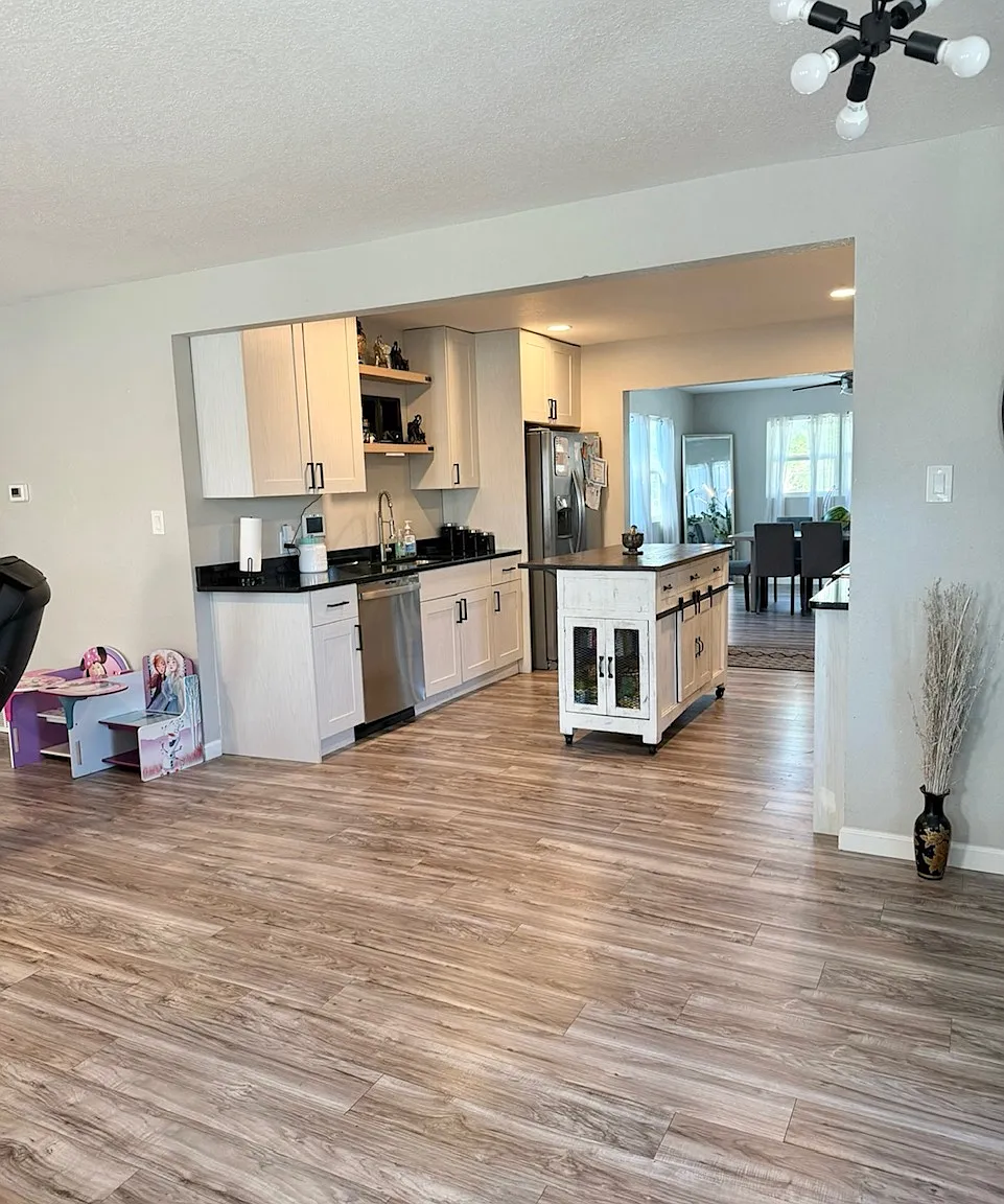 5 bed, 2861 sqft, $2,800 — Photo 3