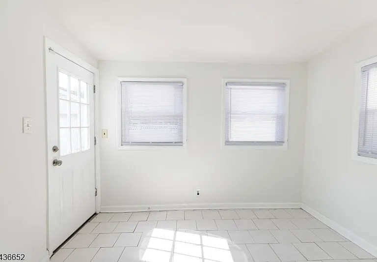 210 Globe Ave — Photo 23