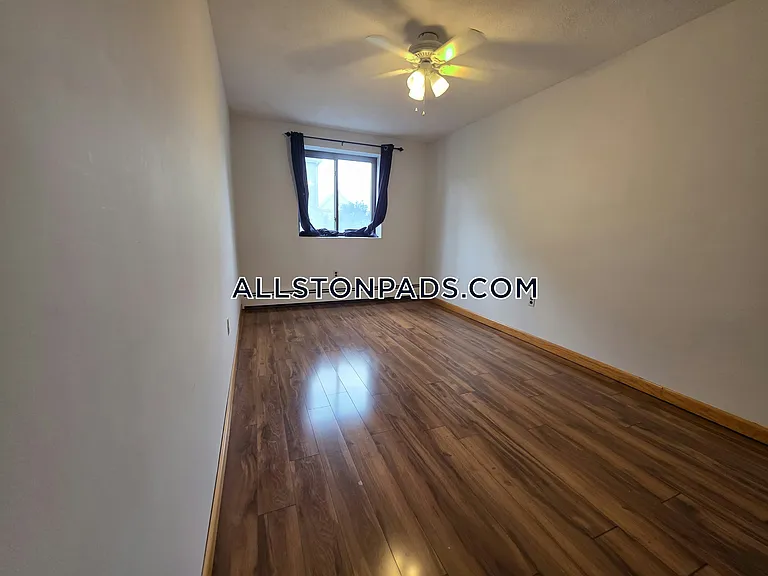 28 Brentwood St #7 — Photo 3