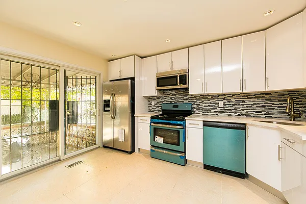 Sold by Keystone Realty USA Corp | media 27