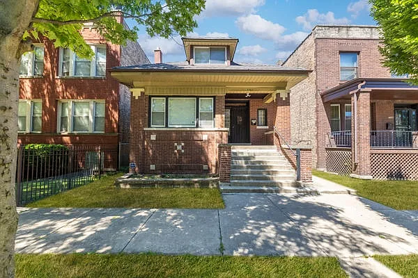 6 bed, 1950 sqft, $2,850 — Photo 1