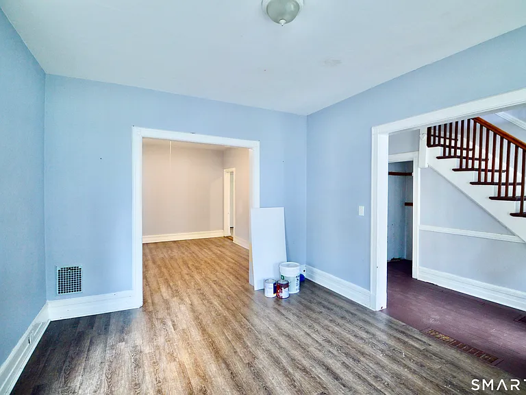 407 East Ave — Photo 2