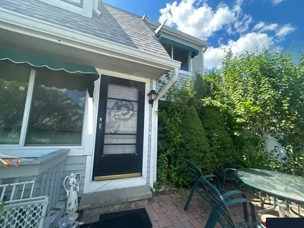 614 Longfellow Dr, Branford, CT 06405
