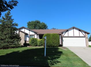 24297 Simmons Dr, Novi, MI