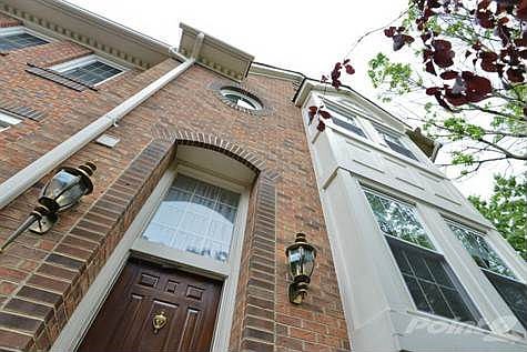 Resized_DHC_8619-2501570137-O