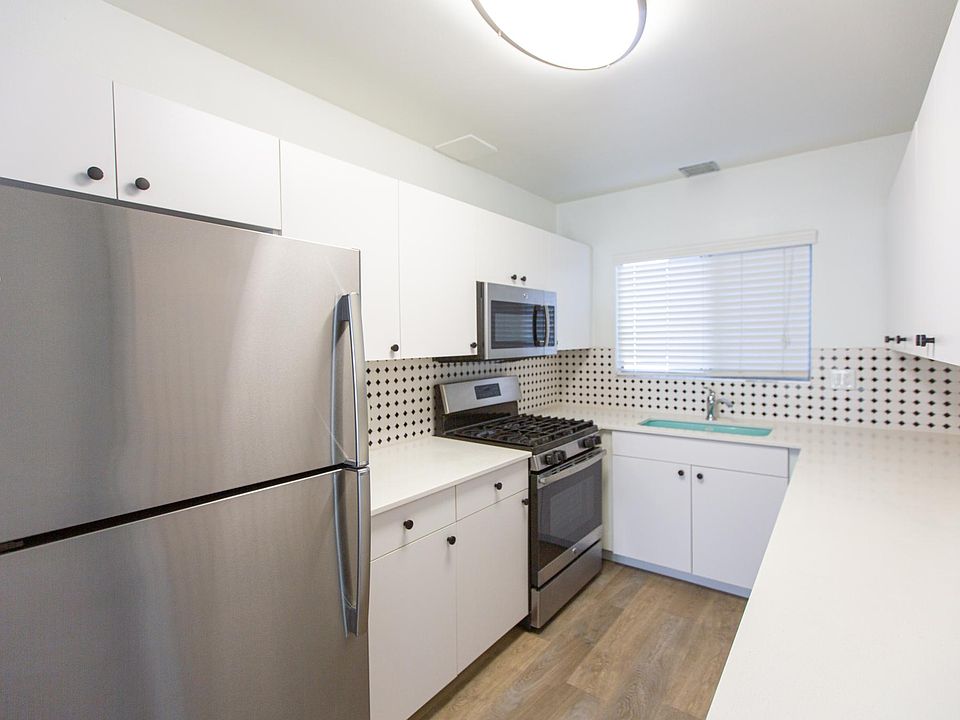 1st image of 325.5 W Pasadena Ave