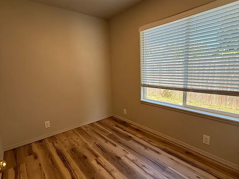 410 - 11th Ave 4-Plex — Photo 7
