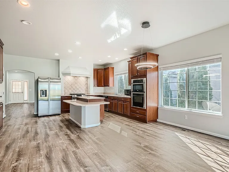 5489 Netherland St — Photo 11