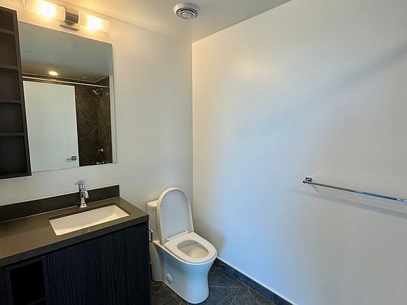 4th image of 252 Church St #4506