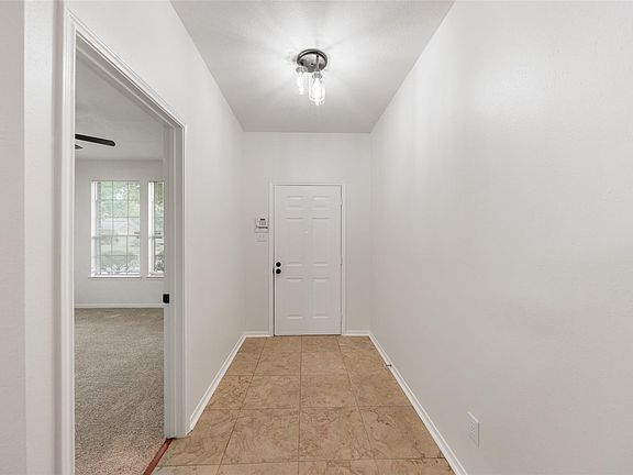4th image of 923 Shirefield Ln