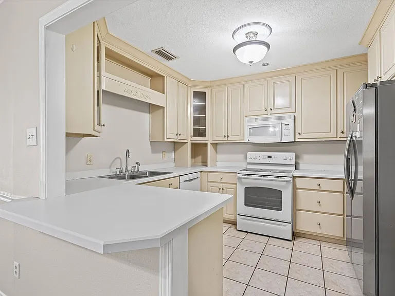 315 Azalea Cir W — Photo 5