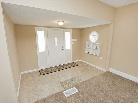 5th image of 1142 N Belmont Ave