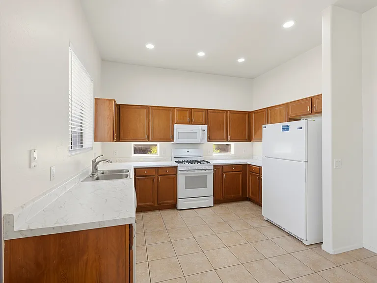 5917 N Talbot Dr — Photo 3