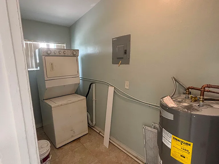 2911 NW 11th Pl #2 — Photo 12