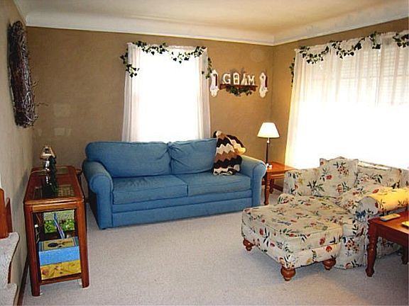 Living Rm w/Berber Carpet