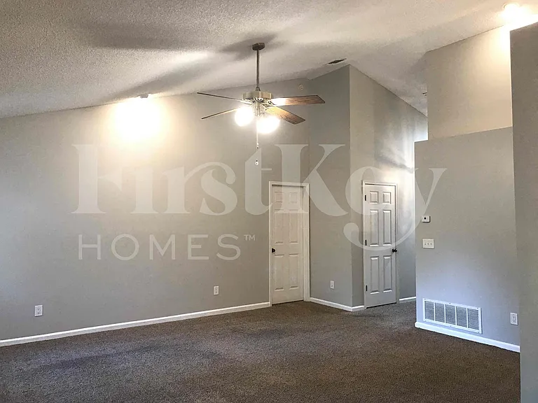 7852 Catskills Ct — Photo 6