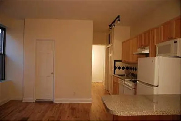 Rented by Buchbinder & Warren | media 22