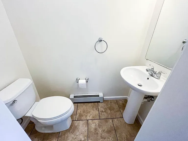 392 Troy Rd #1 — Photo 7
