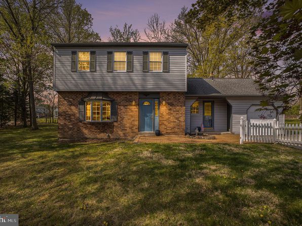 2102 Oakland Dr, Norristown, PA 19403