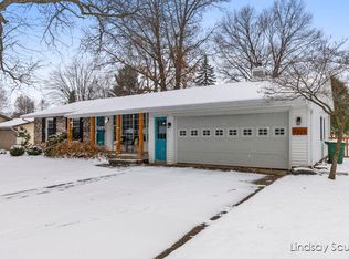 7323 Edgewood Ave, Jenison, MI 49428