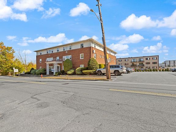 3rd image of 100 Magnolia Ave APT 5