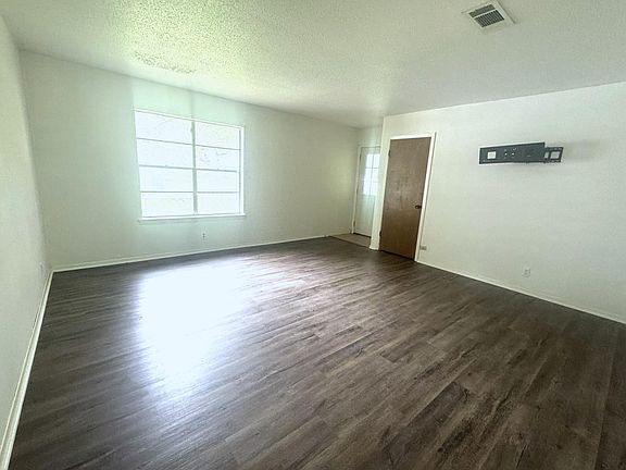 4th image of 706 University Ave