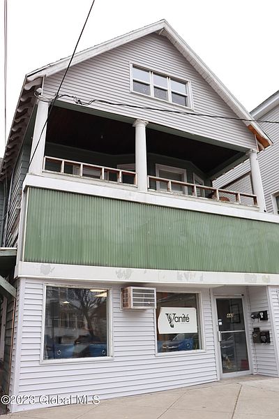 4th image of 442 Delaware Avenue