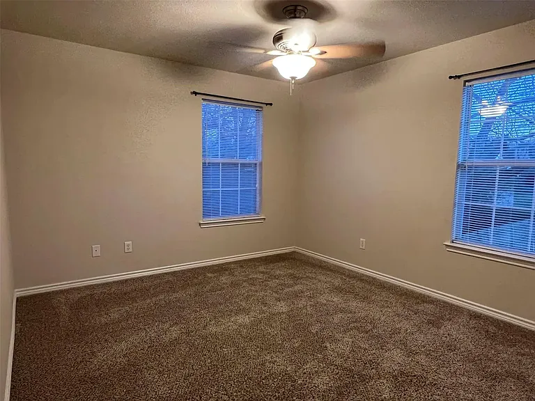 1702 E Mulberry St — Photo 12