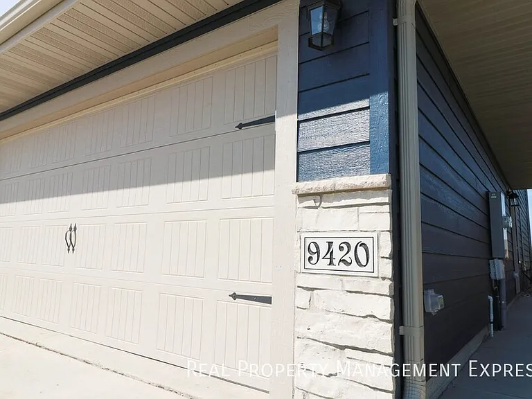 9420 W Gert St — Photo 2