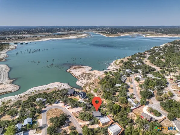 925 & 913 Glenn Dr, Canyon Lake, TX 78133