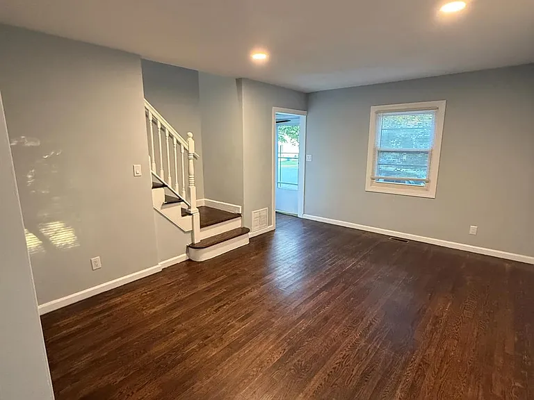 43 Crampton Ave — Photo 3