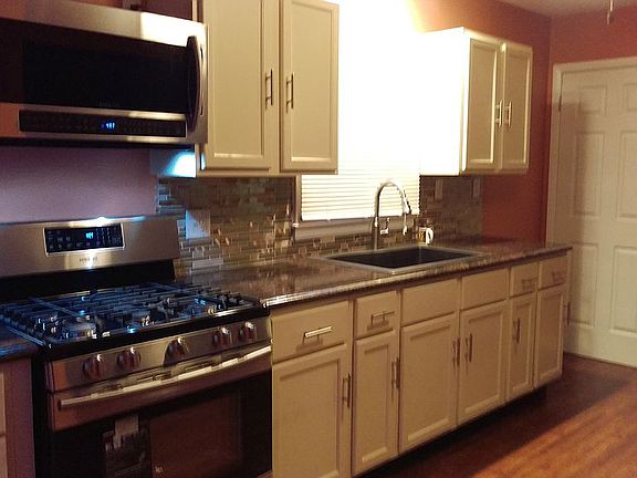 2nd image of 905 Madison St
