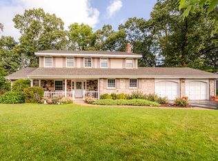 1662 Sun Prairie Dr, Saint Joseph, MI 49085