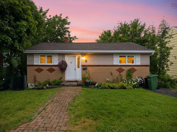 104 Joffre St, Dartmouth, NS B2Y 3C9