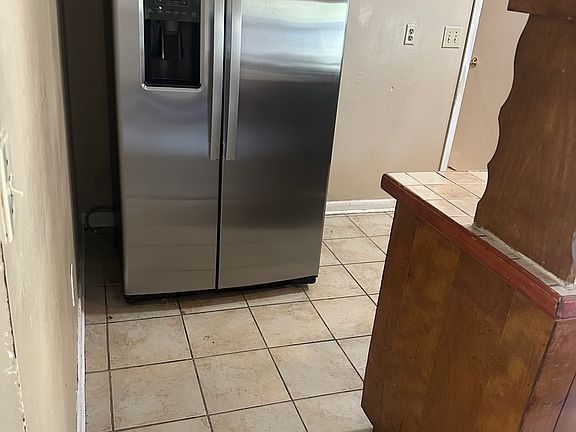 3rd image of 802 Ridge Ave