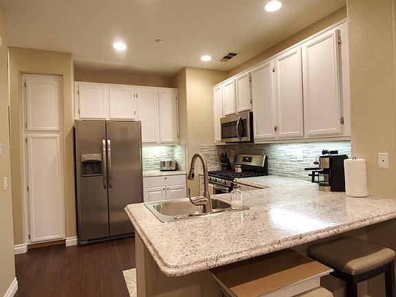 3rd image of 41880 Davenport Way #B