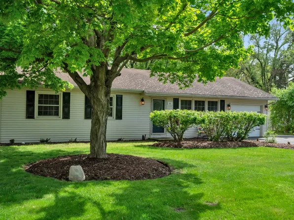 541 W 3rd St, Braidwood, IL 60408