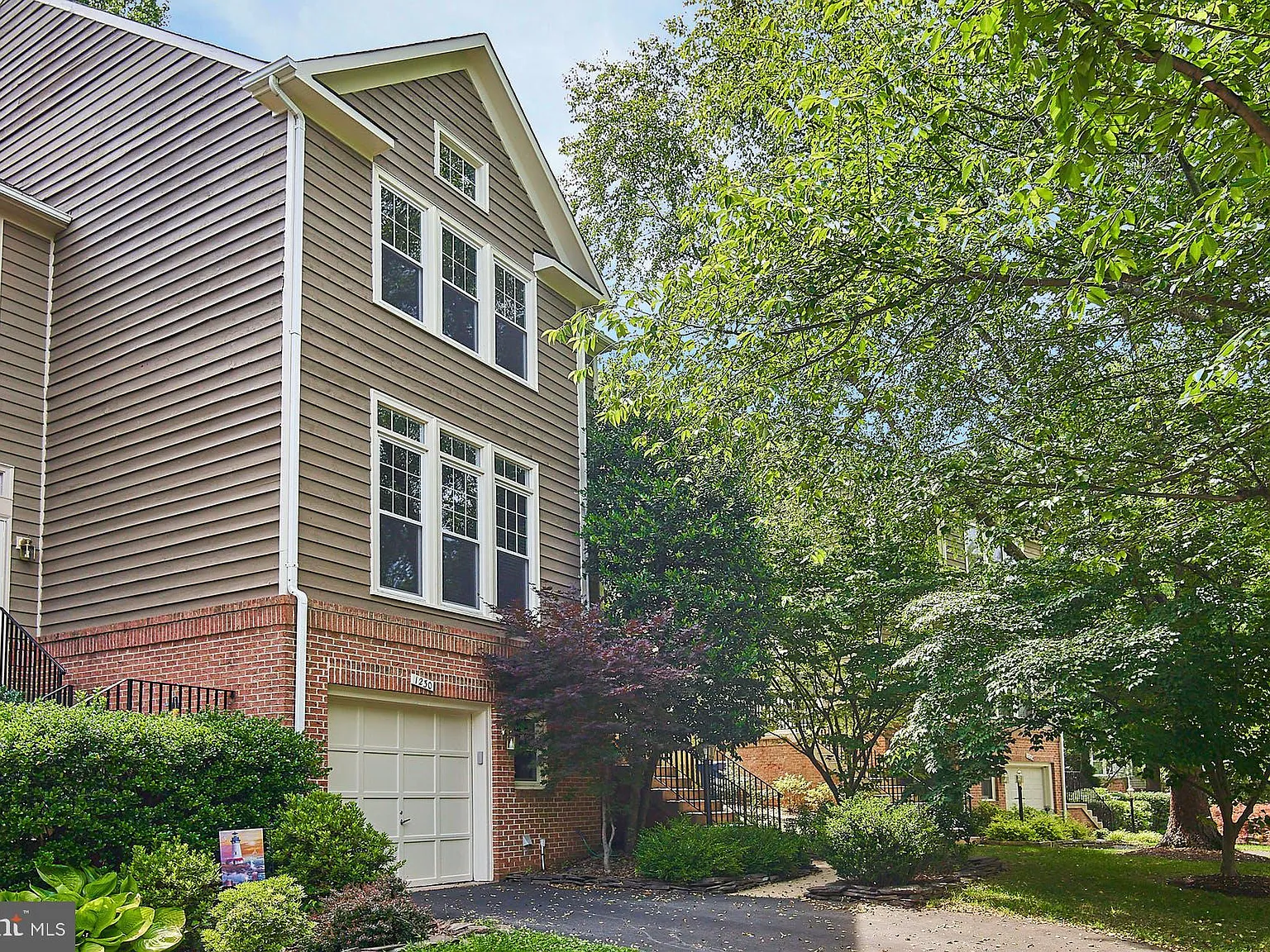 3 bed, 4.0 bath, 1907 sqft, $3,600 — Photo 1