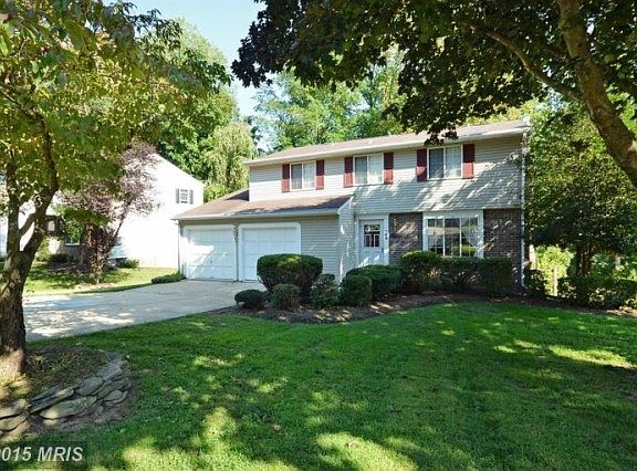 3rd image of 709 Fox Bow Dr