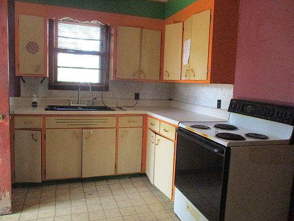 4th image of 2325 Ashwood Ave