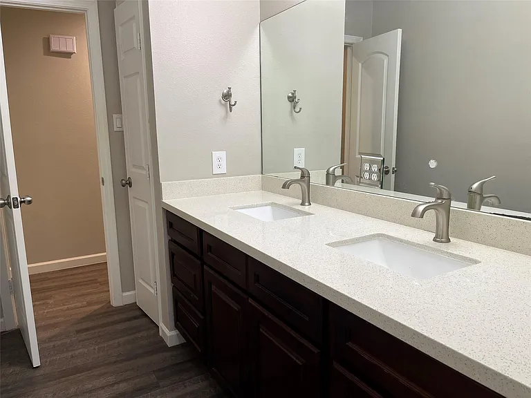 304 S Shadowbend Ave — Photo 30