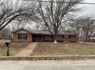 1008 N Bosque St, Meridian, TX 76665