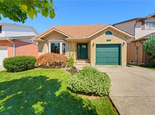 413 Acadia Dr, Hamilton, ON L8W 2R4